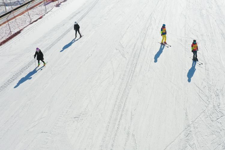 甘肃省推动冰雪运动纪实